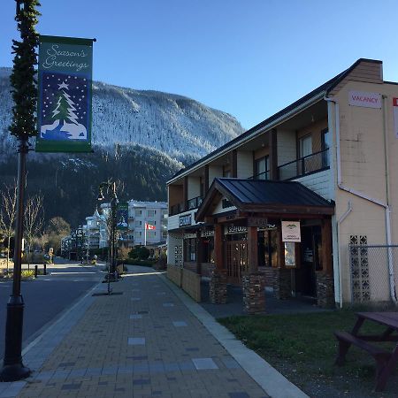 Spring Villa Hotel Harrison Hot Springs Eksteriør billede
