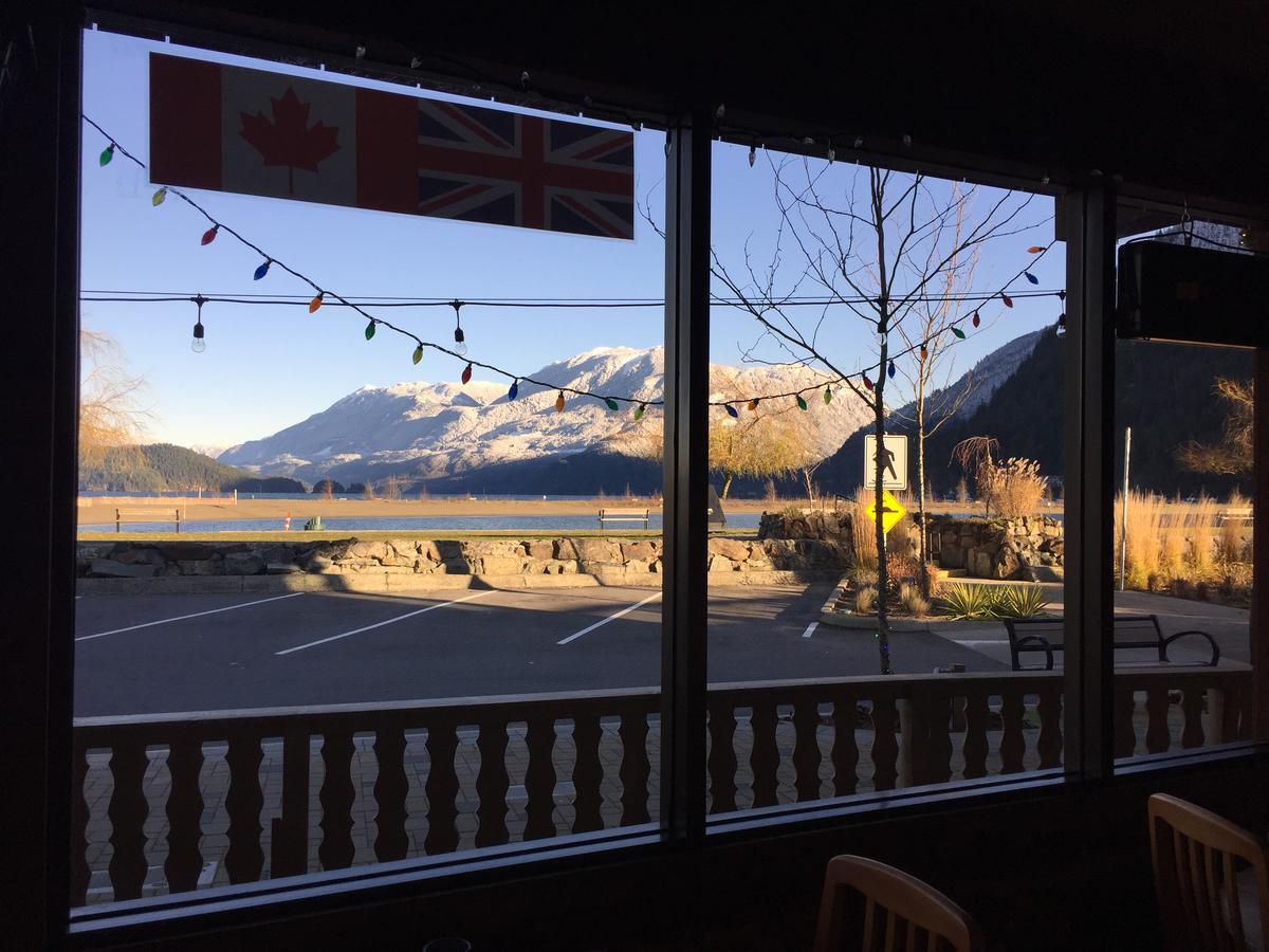 Spring Villa Hotel Harrison Hot Springs Eksteriør billede