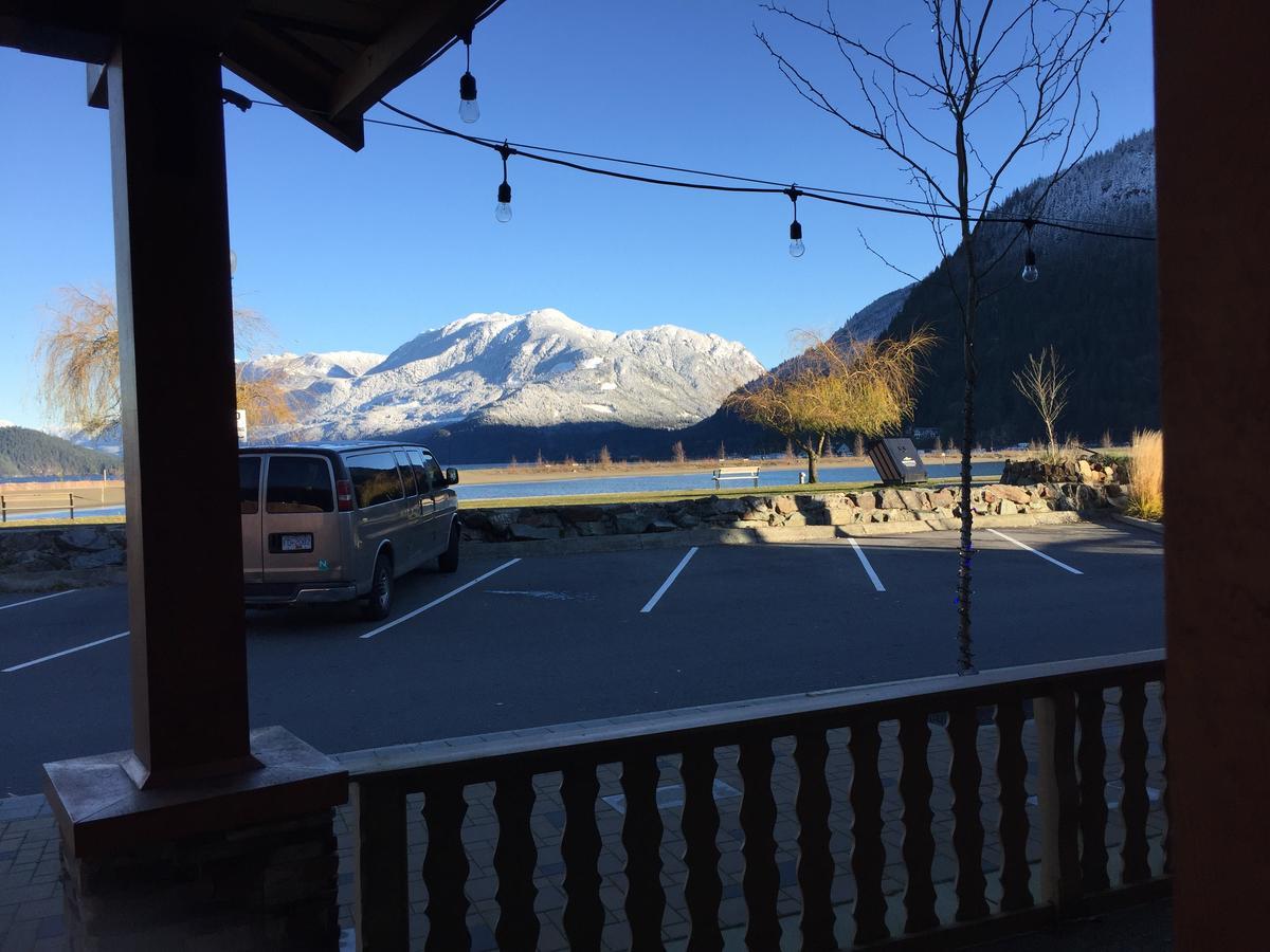 Spring Villa Hotel Harrison Hot Springs Eksteriør billede